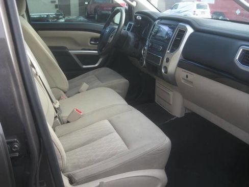 Used 2017 Nissan Titan SV image 13