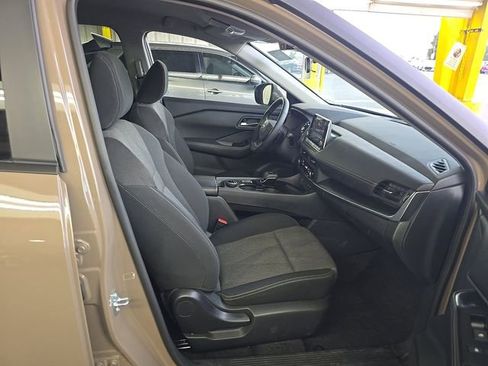 Used 2025 Nissan Rogue SV AWD/4WD image 6