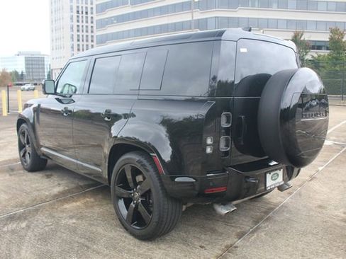 Used 2025 Land Rover Defender 110 V8 image 11