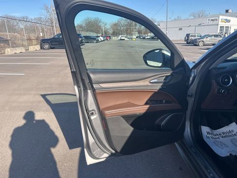 Used 2018 Alfa Romeo Stelvio Ti image 14