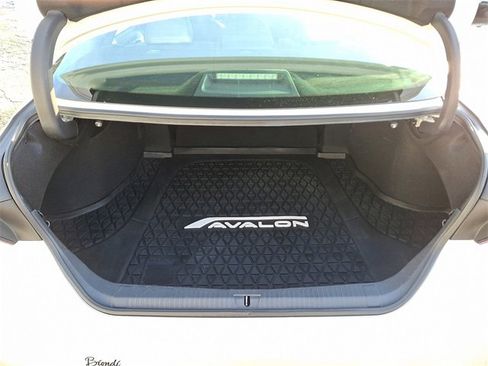 Used 2019 Toyota Avalon XLE image 28