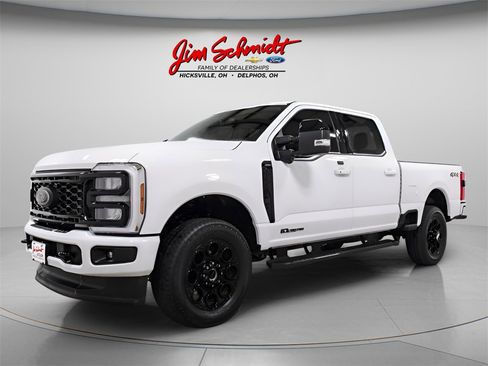 Used 2025 Ford F250 Lariat w/ Black Appearance Package image 3