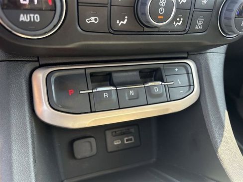 Used 2023 GMC Acadia Denali w/ Denali Technology Package AWD/4WD image 16