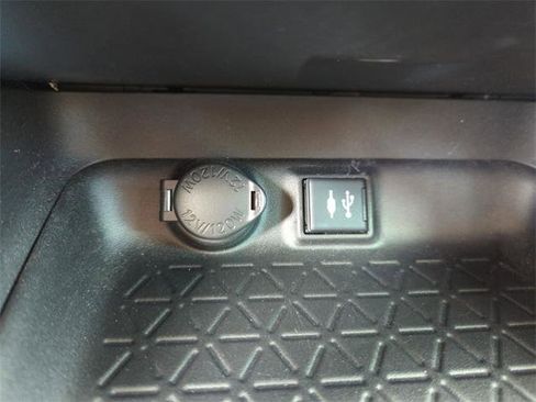 Used 2019 Toyota RAV4 LE image 27