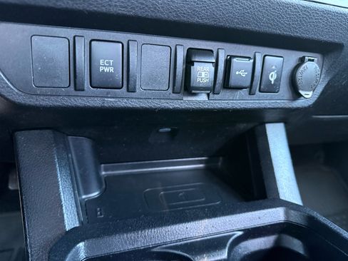 Used 2022 Toyota Tacoma TRD Off-Road image 32