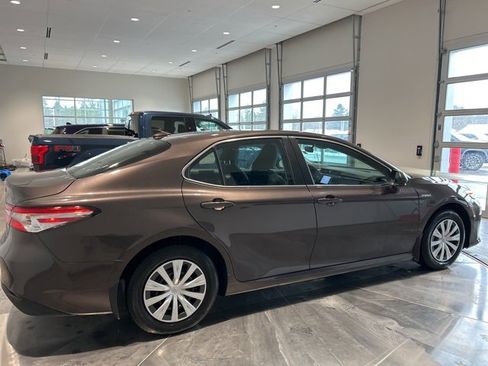 Used 2020 Toyota Camry LE image 9