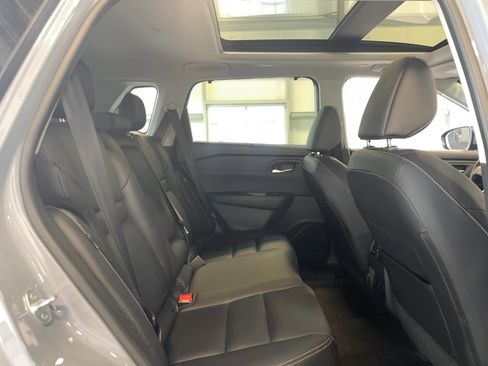 Used 2023 Nissan Rogue SL w/ SL Premium Package image 27