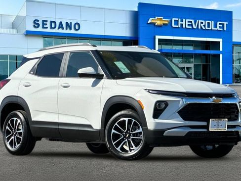 New 2026 Chevrolet TrailBlazer LT w/ LPO, Blackout Package AWD/4WD image 2
