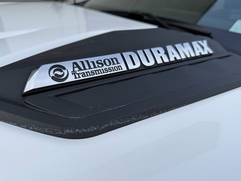 Used 2025 Chevrolet Silverado 2500 ZR2 w/ Technology Package image 8