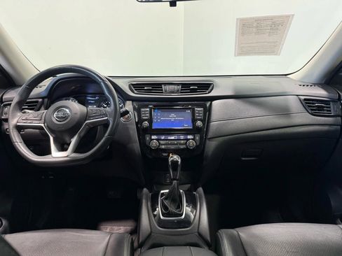 Used 2017 Nissan Rogue SV w/ SV Premium Package image 13