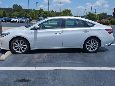 Used 2015 Toyota Avalon Limited FWD image 2