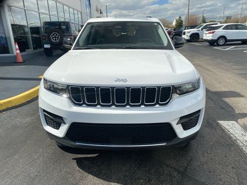 Used 2023 Jeep Grand Cherokee Laredo w/ Luxury Tech Group I image 3