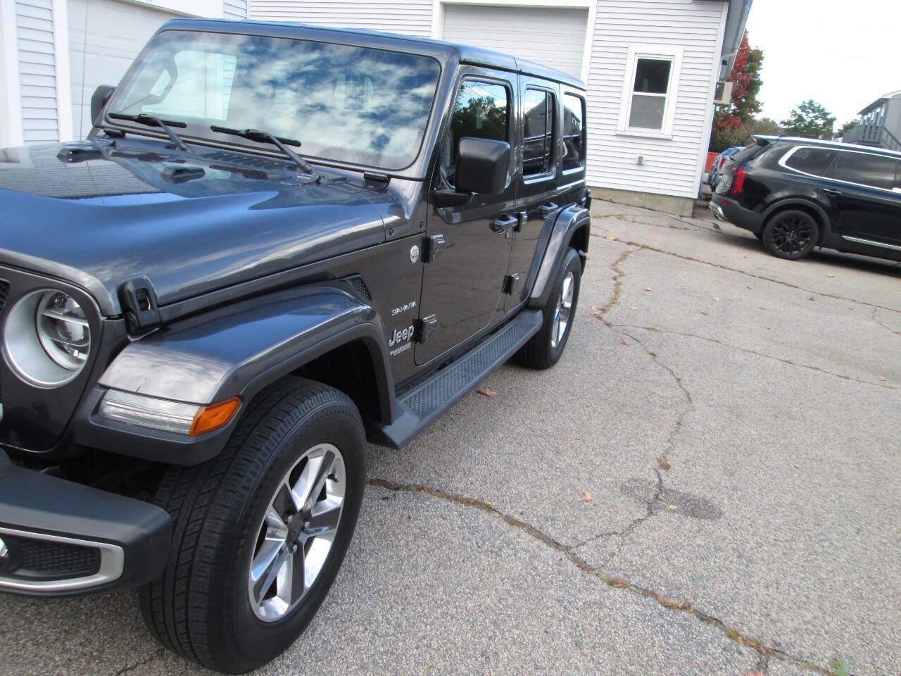 Used 2018 Jeep Wrangler Unlimited Sahara w/ Dual Top Group AWD/4WD image 7
