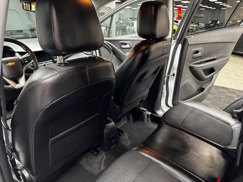 Used 2019 Chevrolet Trax LT w/ LT Convenience Package image 40