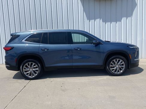 Used 2025 Buick Enclave Preferred FWD image 8