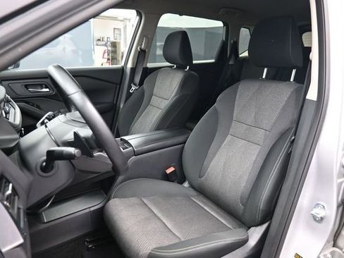 Used 2025 Nissan Rogue SV AWD/4WD image 18
