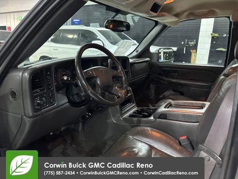 Used 2004 GMC Sierra 2500 SLT w/ Heavy-Duty Power Package AWD/4WD image 10