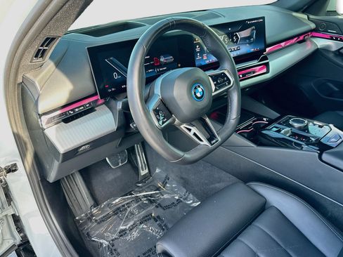 Certified 2025 BMW i5 eDrive40 w/ M Sport Package AWD/4WD image 9