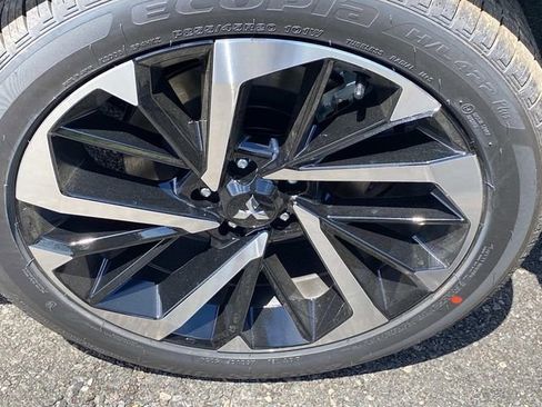 New 2025 Mitsubishi Outlander 4WD Plug-In Hybrid image 6