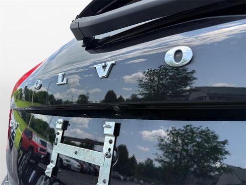 Used 2022 Volvo XC90 T6 Momentum w/ Climate Package image 17