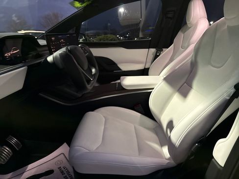 Used 2023 Tesla Model X image 9