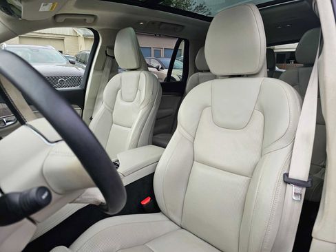 Used 2023 Volvo XC90 T8 Ultimate w/ Lounge Package image 24