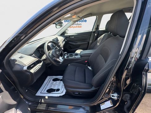 Used 2025 Nissan Altima 2.5 SV AWD/4WD image 12
