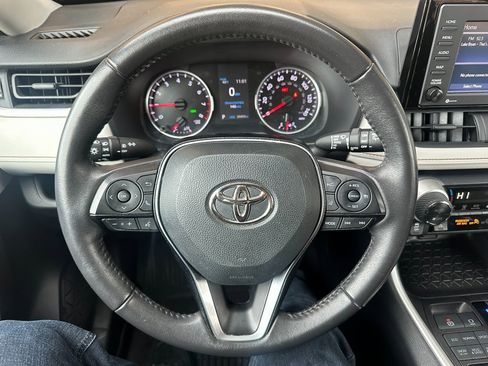 Used 2021 Toyota RAV4 XLE image 2