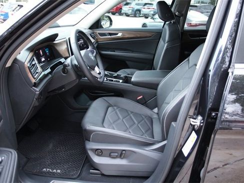 Certified 2025 Volkswagen Atlas SE image 11