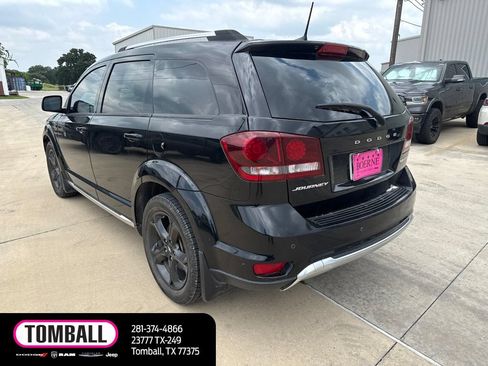Used 2019 Dodge Journey Crossroad w/ Nav & Sun Group FWD image 9