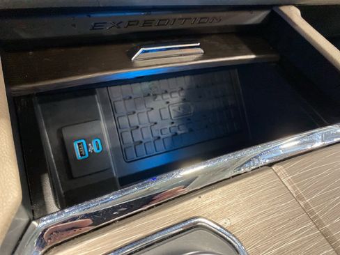 Certified 2023 Ford Expedition Limited image 24