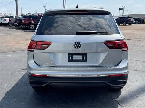 Used 2022 Volkswagen Tiguan SE FWD image 4