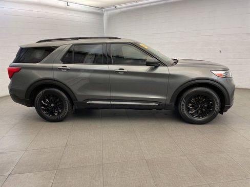 Used 2023 Ford Explorer XLT w/ Equipment Group 202A image 5