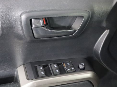 Used 2022 Toyota Tacoma SR5 w/ Technology Package RWD image 20