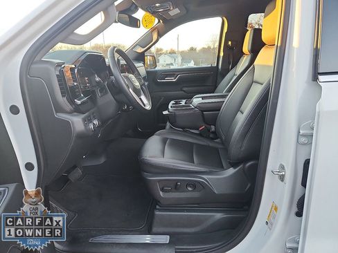 Used 2025 GMC Sierra 1500 SLT image 13