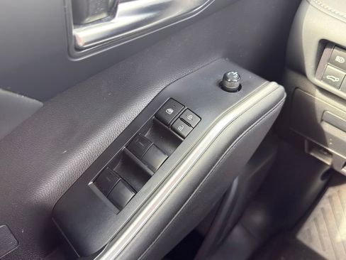 Used 2022 Toyota Highlander XLE AWD/4WD image 21
