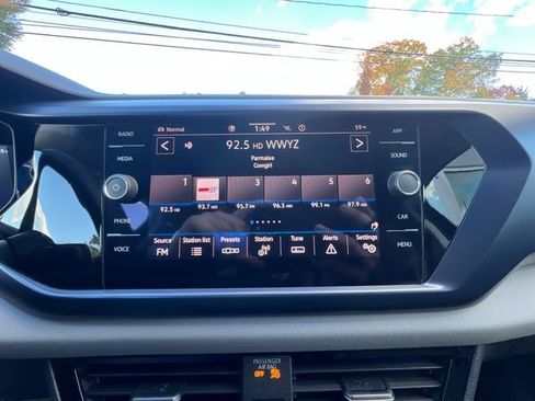 Certified 2023 Volkswagen Taos SE w/ Panoramic Sunroof Package image 16