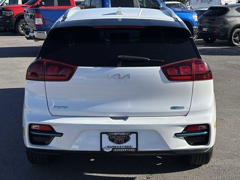 Used 2022 Kia Niro EX image 8