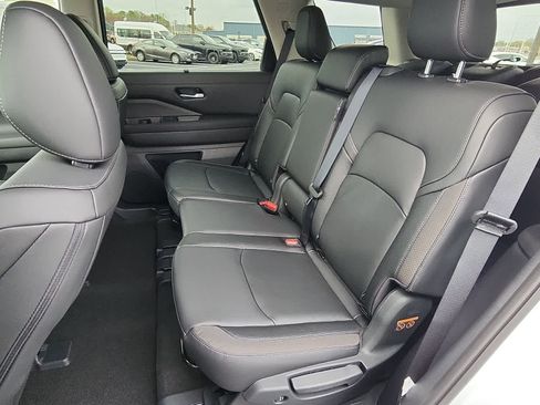 New 2025 Nissan Pathfinder SL image 8