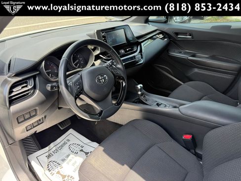 Used 2018 Toyota C-HR XLE FWD image 15