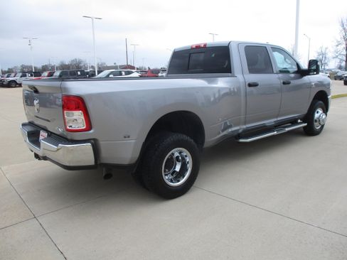 Used 2024 RAM 3500 Tradesman w/ Chrome Appearance Group AWD/4WD image 7