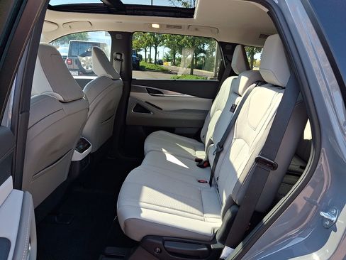 Certified 2026 INFINITI QX60 Luxe w/ Cargo Package AWD/4WD image 11