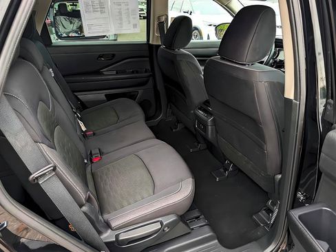 Used 2025 Nissan Pathfinder SV AWD/4WD image 45