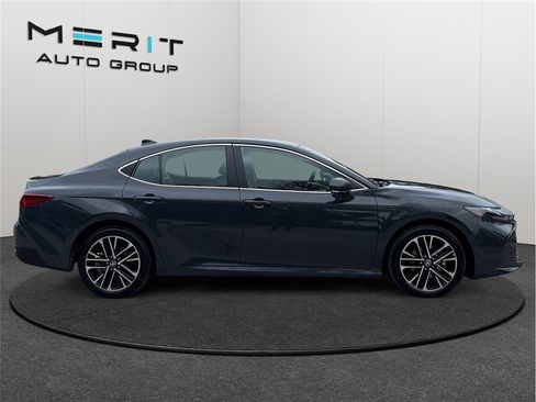 Used 2025 Toyota Camry XLE image 10