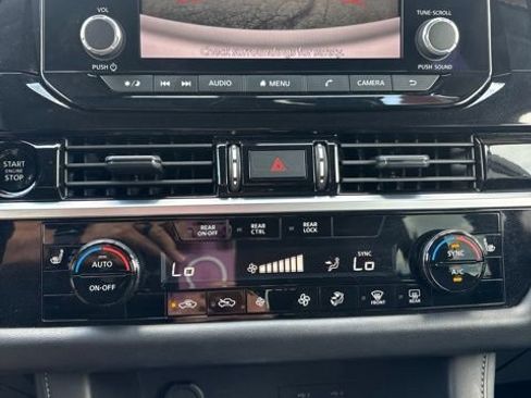 Used 2025 Nissan Pathfinder SV FWD image 10