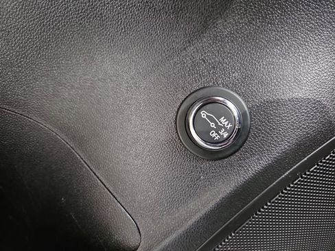 Used 2023 Buick Envision Essence image 30