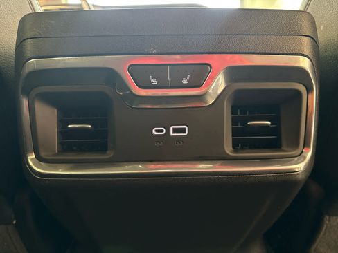 Used 2022 GMC Sierra 1500 Denali image 28