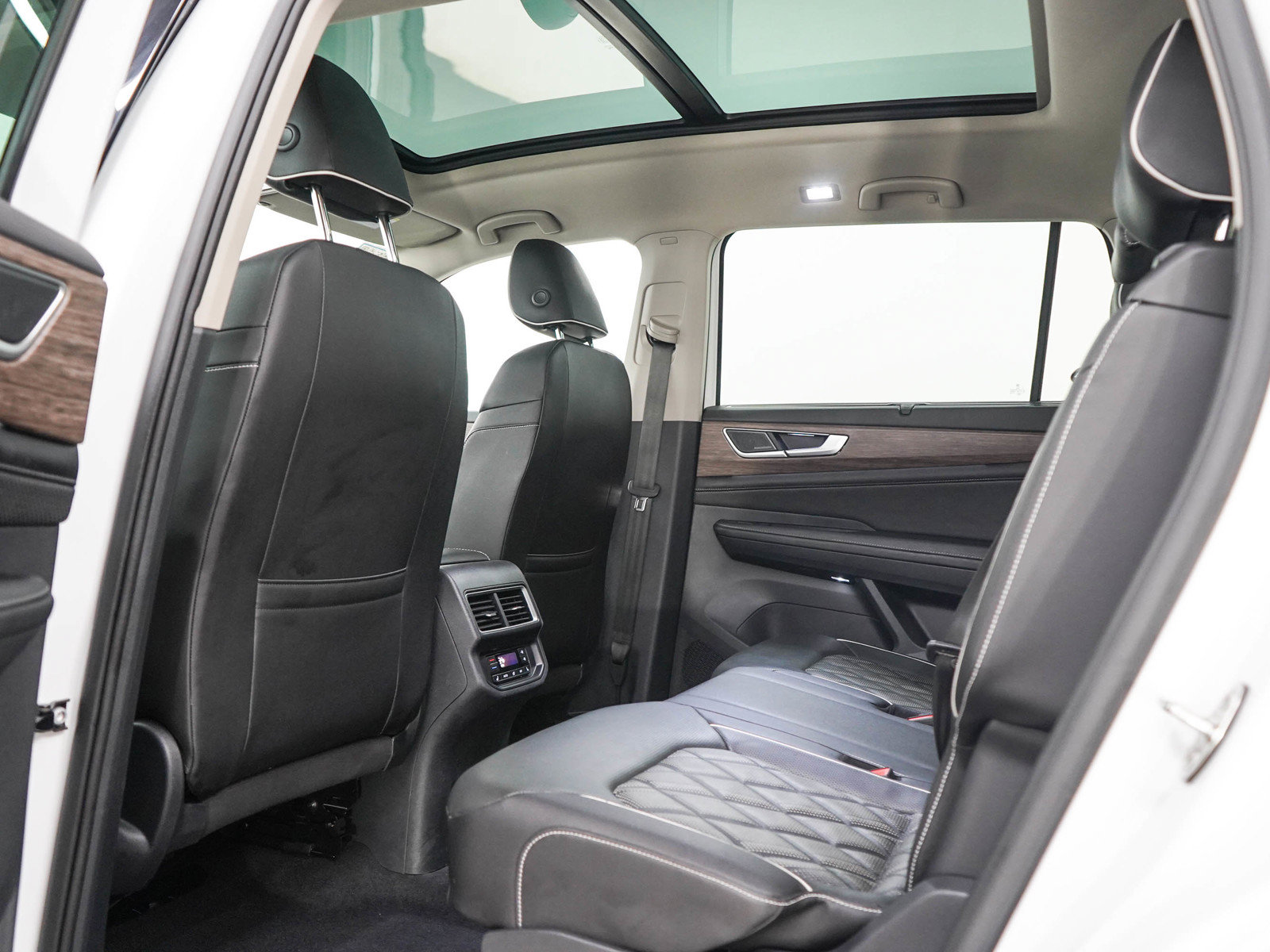 Used 2025 Volkswagen Atlas SEL Premium R-Line AWD/4WD image 18