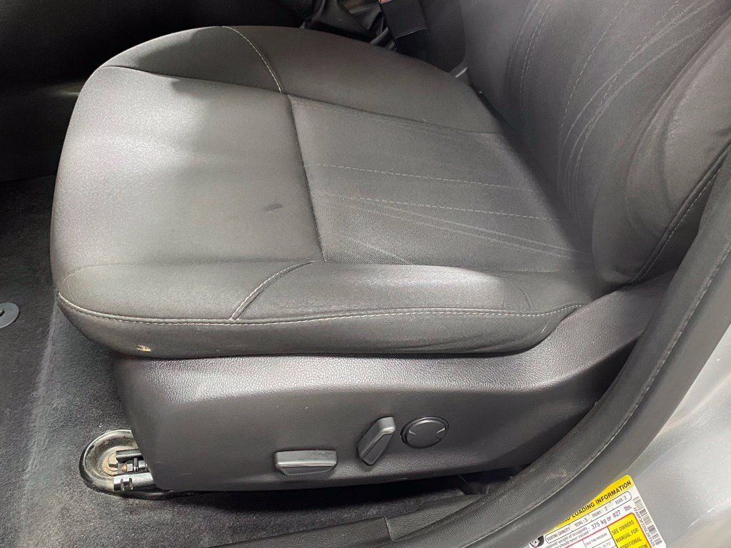 Used 2016 Ford Focus SE w/ SE Power Seat Package FWD image 14