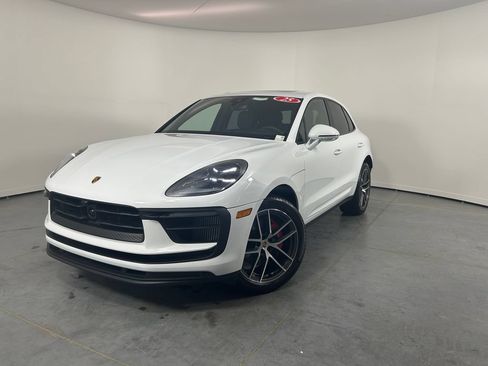 Certified 2025 Porsche Macan S AWD/4WD image 1